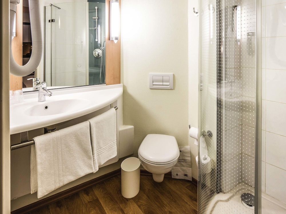 Habitación estándar con 2 camas individuales del hotel Ibis Constantine. Foto 5