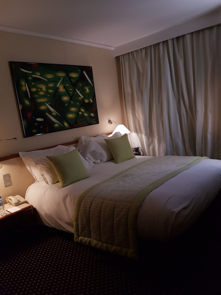 Habitación Superior - 1 cama King size, vistas a la ciudad del hotel Sofitel Algiers Hamma Garden. Foto 6