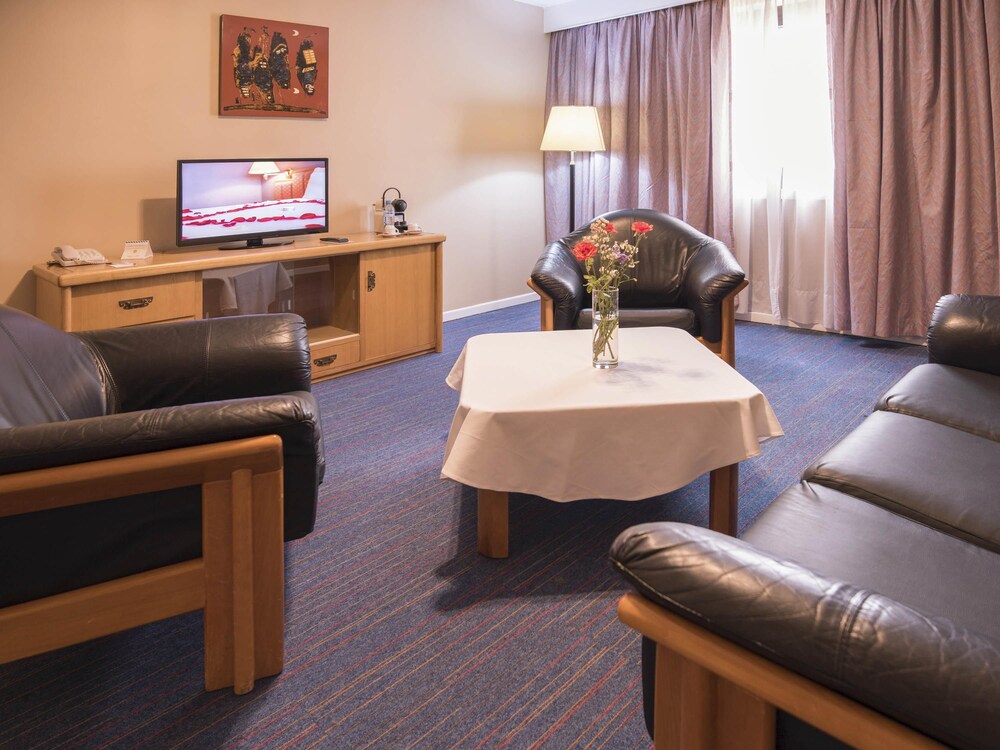 Suite superior, 1 cama de matrimonio grande del hotel Mercure Alger Aeroport. Foto 1