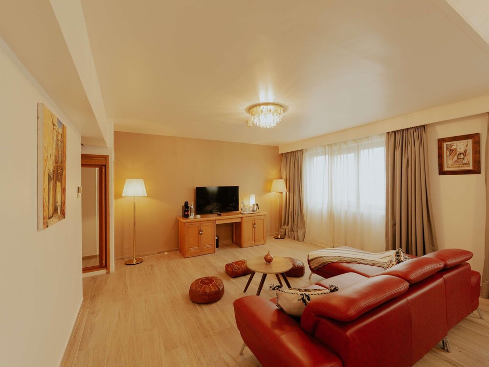 Suite superior, 1 cama de matrimonio grande del hotel Mercure Alger Aeroport. Foto 4