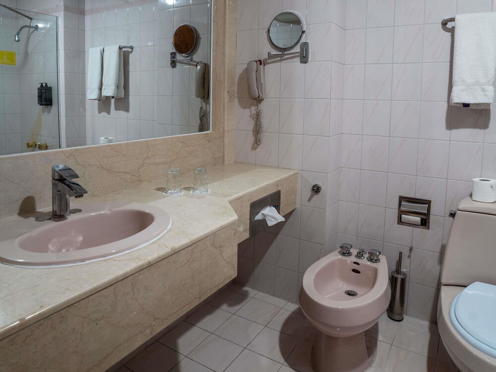 Suite superior, 1 cama de matrimonio grande del hotel Mercure Alger Aeroport. Foto 13