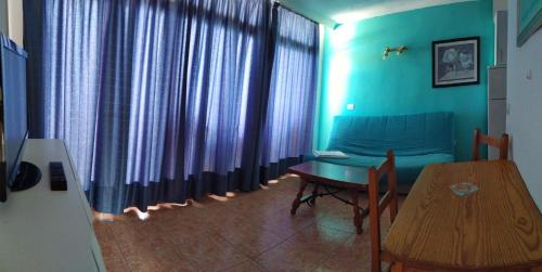 Apartamento de 1 dormitorio del hotel Australia. Foto 1