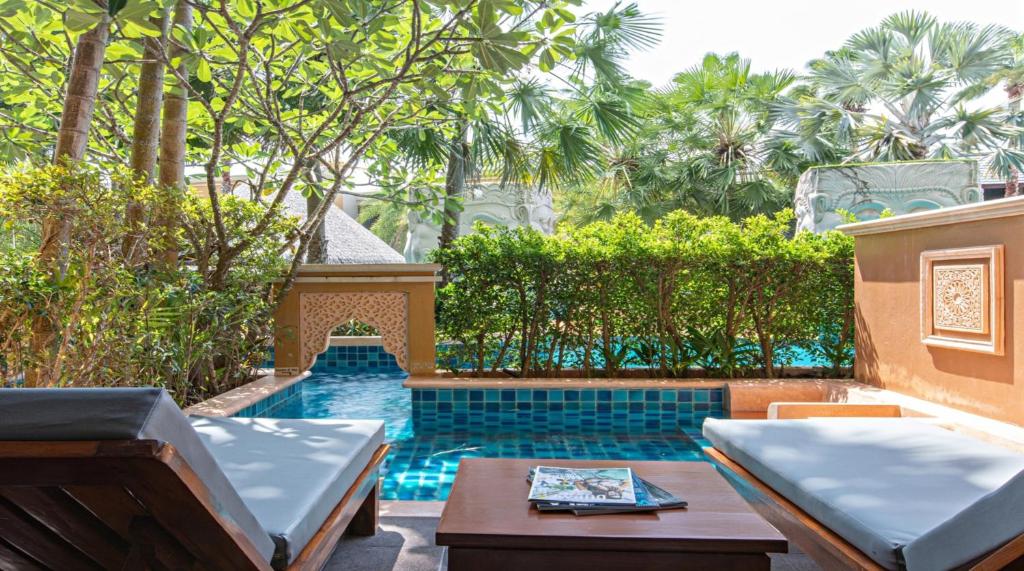 Deluxe Pool Access del hotel Rawai Palm Beach Resort. Foto 4