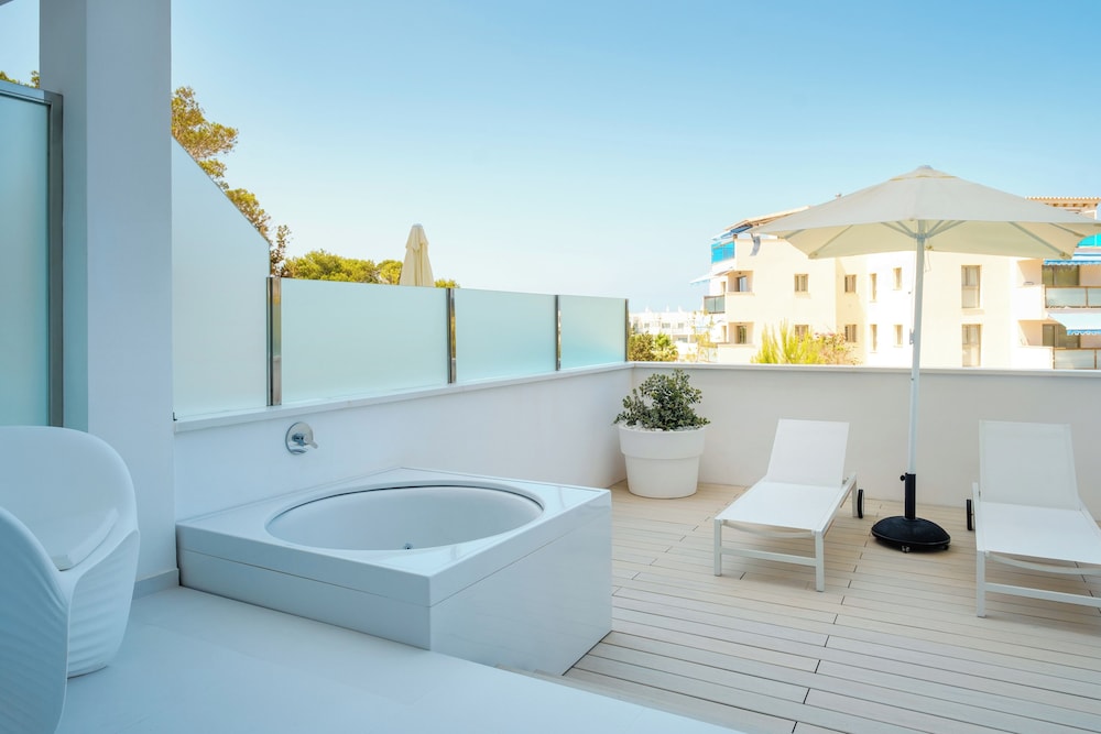 Flower Garden with Terrace del hotel Five Flowers and Spa Formentera