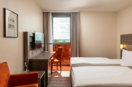 Habitación Doble Estándar - 2 camas del hotel Intercityhotel Berlin Airport Area North. Foto 5