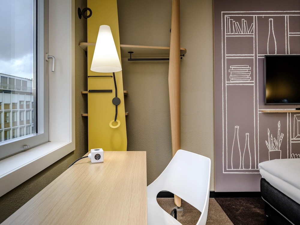 Habitación estándar con camas individuales del hotel Ibis Muenster City. Foto 3