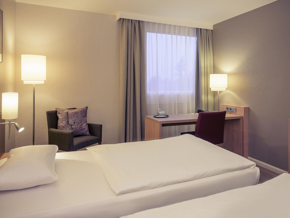 Habitación Standard con dos camas individuales del hotel Fuerther Mercure Nuernberg West. Foto 2