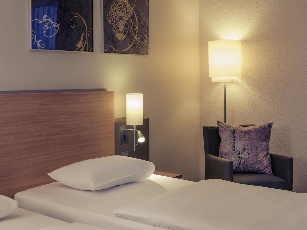 Habitación Standard con dos camas individuales del hotel Fuerther Mercure Nuernberg West. Foto 3