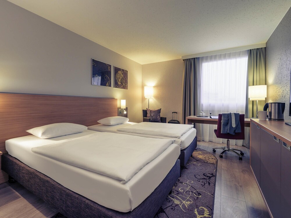 Habitación Standard con 2 camas individuales y sofá del hotel Fuerther Mercure Nuernberg West
