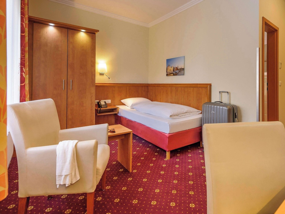Habitación clásica con cama individual (90 × 200 cm) del hotel Mercure Hotel Luebeck City Center (Ex Hotel Excelsior). Foto 1