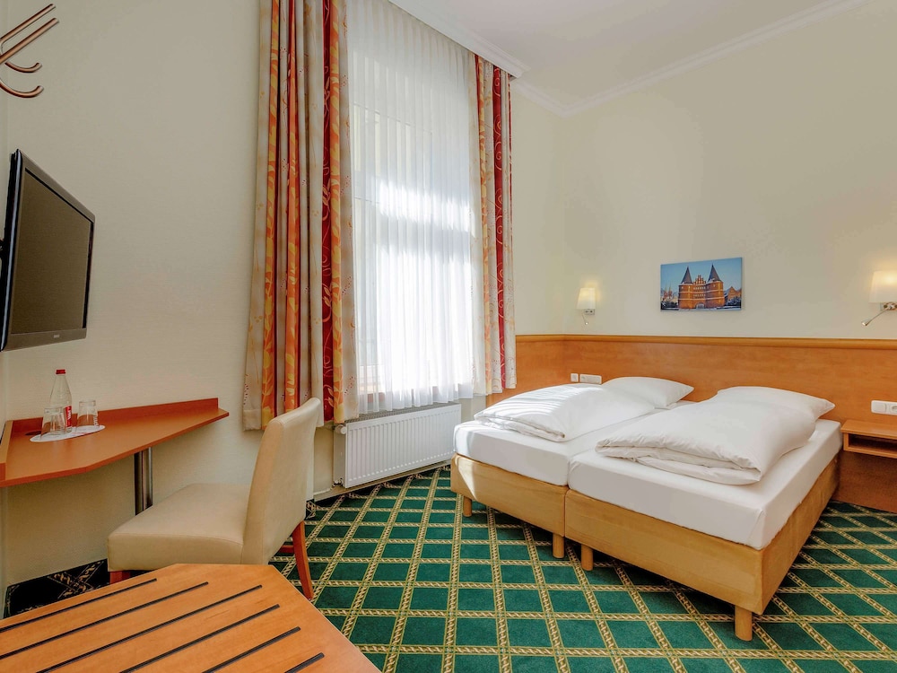 Habitación clásica con 1 cama doble (180 × 200 cm con colchones separados) del hotel Mercure Hotel Luebeck City Center (Ex Hotel Excelsior). Foto 1