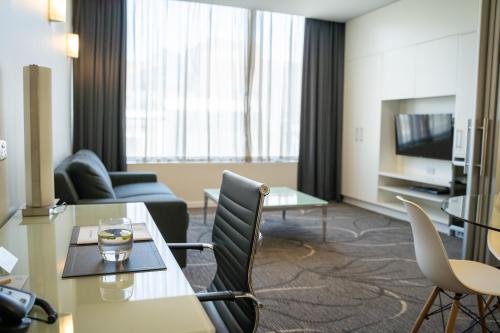 Suite Deluxe con cama extragrande del hotel Adelaide Rockford. Foto 3