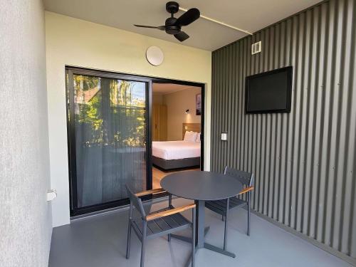 Habitación Deluxe King con 1 cama King del hotel Mercure Darwin Airport Resort. Foto 5