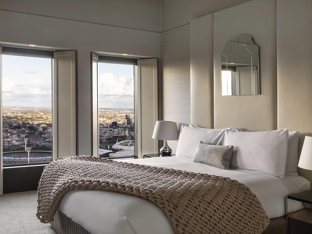 DELUXE SUITE CLUB SOFITEL, 1 Cama King, Sala de Estar Independiente, Vistas a la Ciudad en el Piso 50 del hotel Sofitel Melbourne On Collins