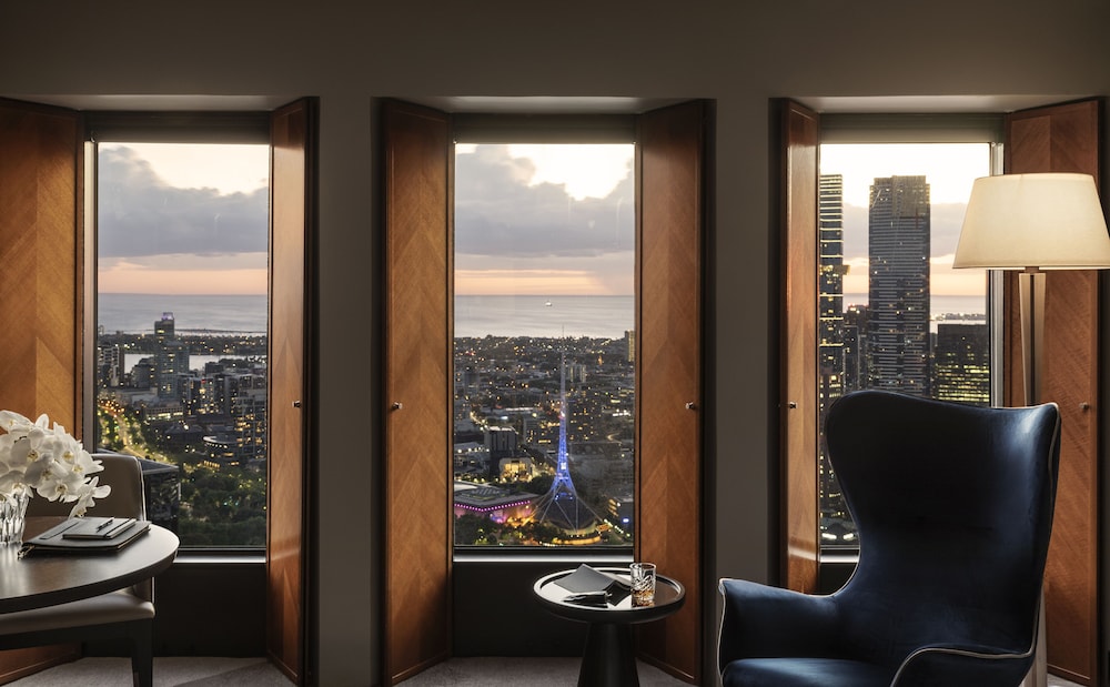 HABITACIÓN DELUXE, 1 Cama King, Vista al Parque del hotel Sofitel Melbourne On Collins. Foto 4