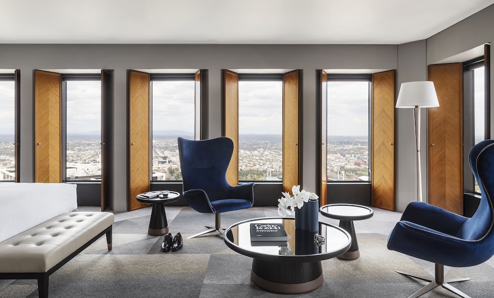 JUNIOR SUITE, 1 Cama King, Sala de Estar de Planta Abierta, Vistas de Esquina a la Bahía y al Río del hotel Sofitel Melbourne On Collins. Foto 4