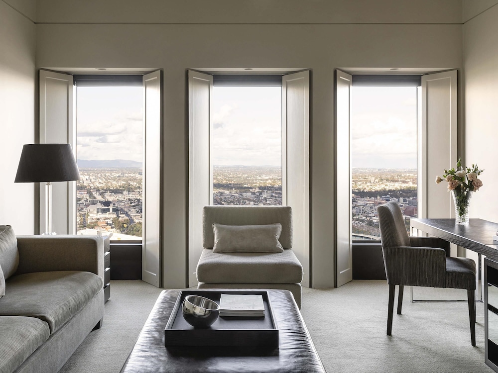 DELUXE SUITE CLUB SOFITEL, 1 Cama King, Sala de Estar Independiente, Vistas a la Ciudad en el Piso 50 del hotel Sofitel Melbourne On Collins
