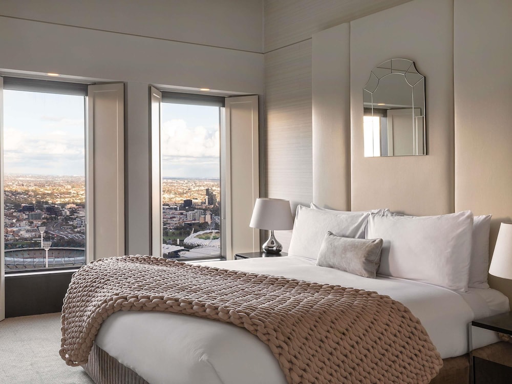 DELUXE SUITE CLUB SOFITEL, 1 Cama King, Sala de Estar Independiente, Vistas a la Ciudad en el Piso 50 del hotel Sofitel Melbourne On Collins. Foto 1