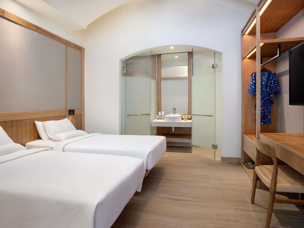 Suite familiar, varias camas del hotel Novotel Bali Benoa. Foto 5