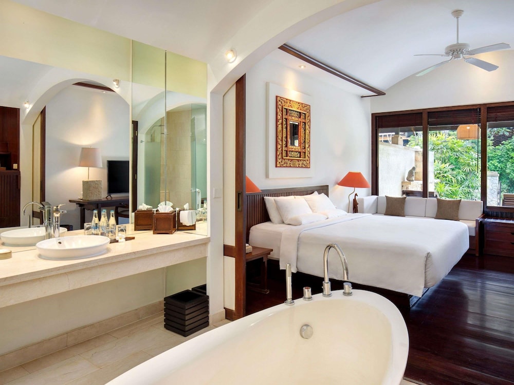 Habitación, 1 cama King size, terraza (Tropical, 1 cama King, Beach Wing) del hotel Novotel Bali Benoa. Foto 3
