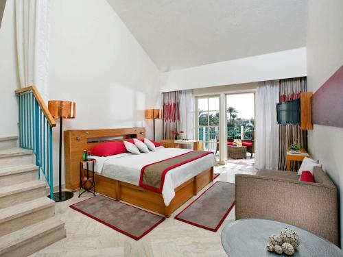 Habitación Familiar con vistas a la laguna del hotel Mövenpick Resort and Spa El Gouna