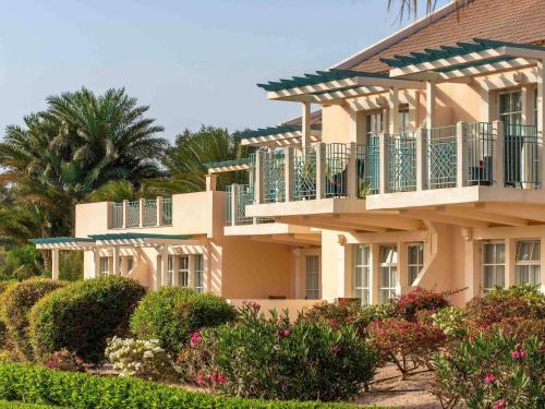 Habitación Clásica con cama extragrande del hotel Mövenpick Resort and Spa El Gouna. Foto 2