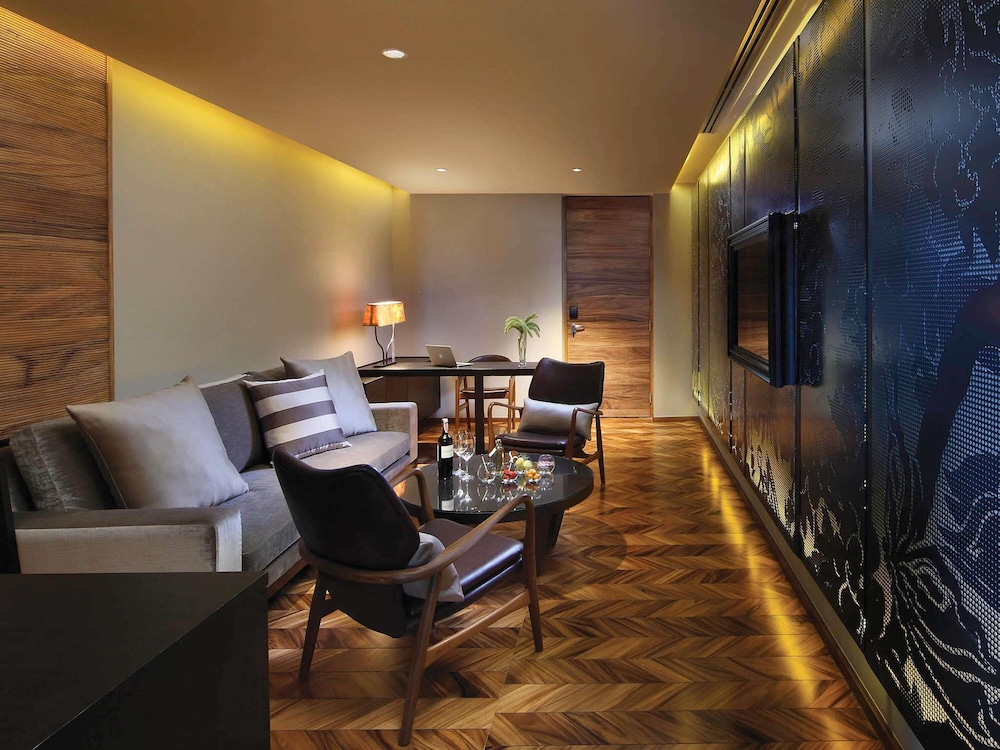 SUITE SO ONE BEDROOM, 1 cama king size, vistas al parque Lumpini o a la ciudad, Beneficios exclusivos del Club del hotel So/ Bangkok. Foto 5