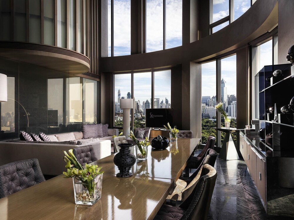 SUITE DUPLEX SO VIP, vistas panorámicas a la ciudad y al parque Lumpini, Beneficios exclusivos del Club del hotel So/ Bangkok. Foto 1
