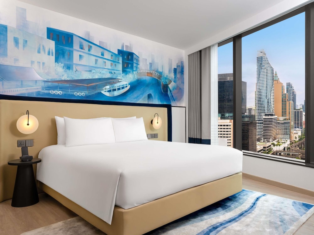Suite Ejecutiva con salón independiente y 1 cama King Size del hotel Novotel Bangkok Platinum - Sha Extra Plus. Foto 2