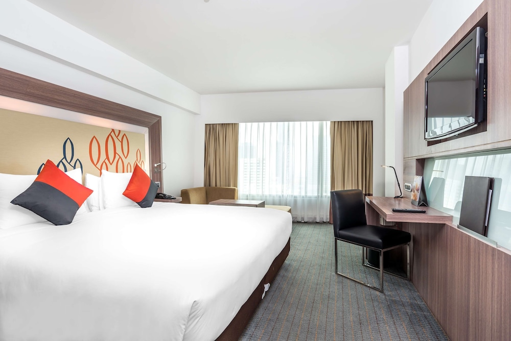 Habitación Deluxe, 1 cama de matrimonio grande del hotel Hilton Garden Inn Bangkok Silom. Foto 2