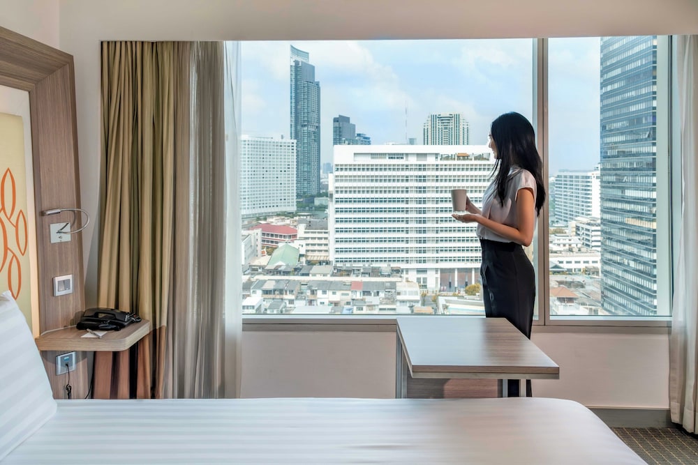 Habitación Deluxe, 1 cama de matrimonio grande del hotel Hilton Garden Inn Bangkok Silom. Foto 3