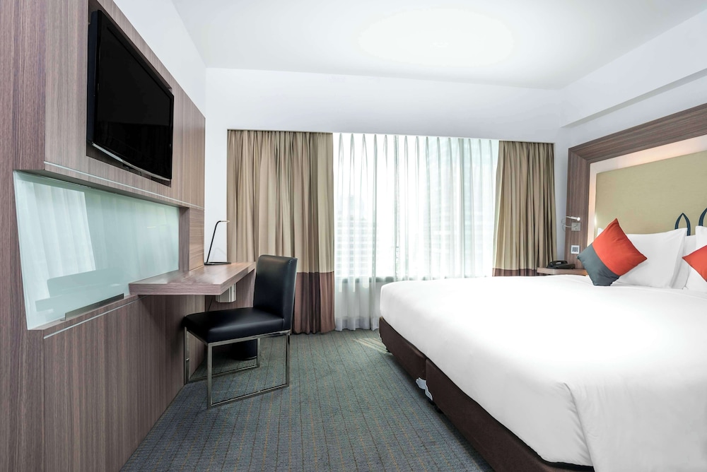 Habitación Deluxe, 1 cama de matrimonio grande del hotel Hilton Garden Inn Bangkok Silom. Foto 6