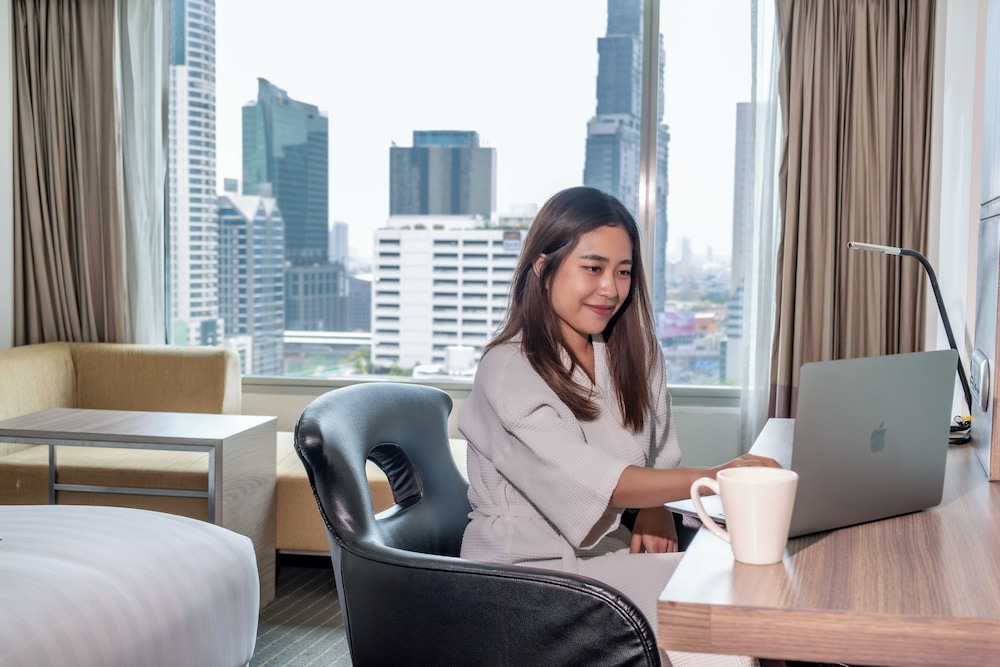Habitación doble 1 Cama king Vista ciudad Con Vistas Normal del hotel Hilton Garden Inn Bangkok Silom. Foto 4