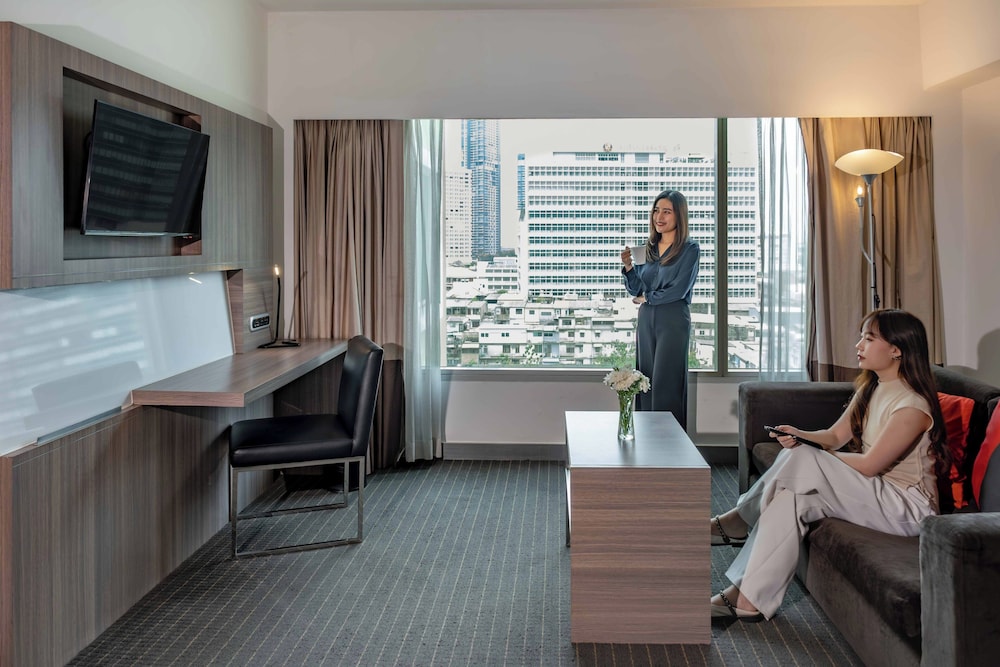 Suite Deluxe, 1 cama de matrimonio grande del hotel Hilton Garden Inn Bangkok Silom. Foto 4