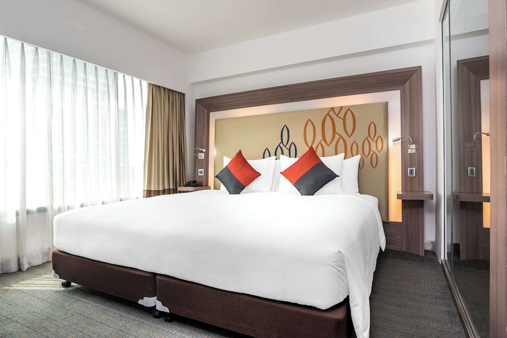 Habitación doble 1 Cama king Vista ciudad Planta Alta Con Vistas del hotel Hilton Garden Inn Bangkok Silom. Foto 2