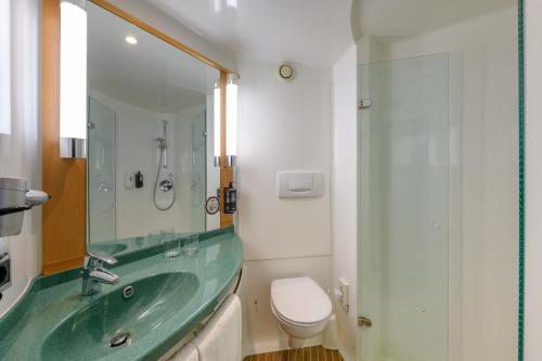 Habitación Doble Estándar del hotel Ibis Köln Frechen. Foto 6