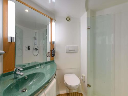 Habitación Doble Estándar - 2 camas del hotel Ibis Köln Frechen. Foto 1