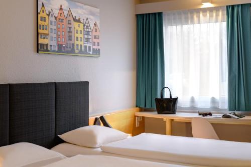 Habitación Doble Estándar - 2 camas del hotel Ibis Köln Frechen. Foto 10