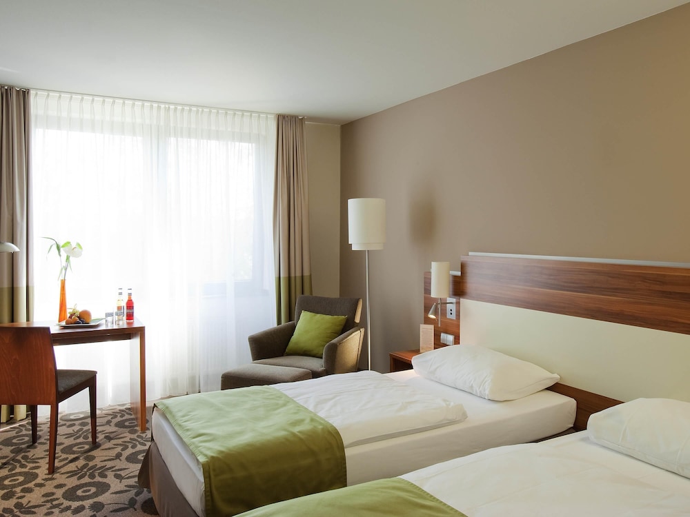 Habitación Standard con una cama doble del hotel Mercure Tagungs- and Landhotel Krefeld