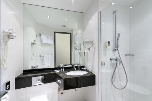 Habitación Doble Estándar - 2 camas del hotel Mercure Düsseldorf City Nord. Foto 4