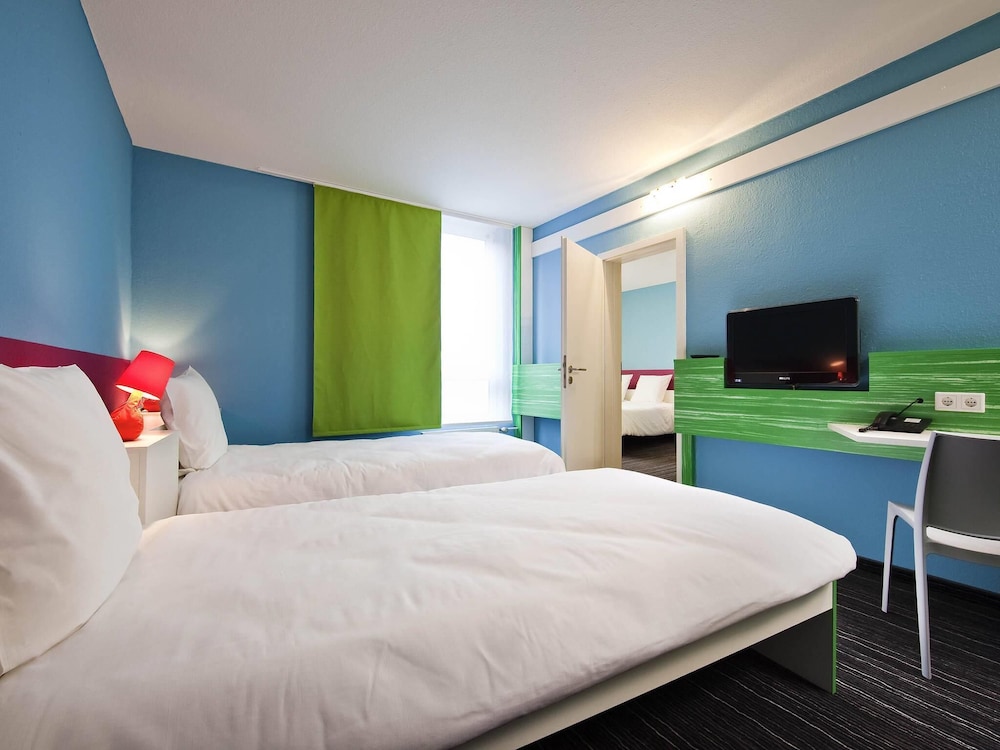 Suite Familiar Estándar con 2 habitaciones comunicadas del hotel Ibis Styles Düsseldorf - Neuss. Foto 2