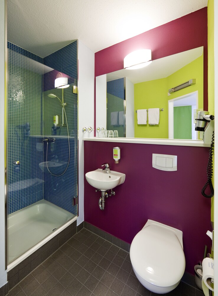 Suite Familiar Estándar con 2 habitaciones comunicadas del hotel Ibis Styles Düsseldorf - Neuss. Foto 5