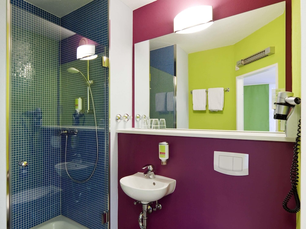 Habitación estándar con 2 camas individuales del hotel Ibis Styles Düsseldorf - Neuss. Foto 4