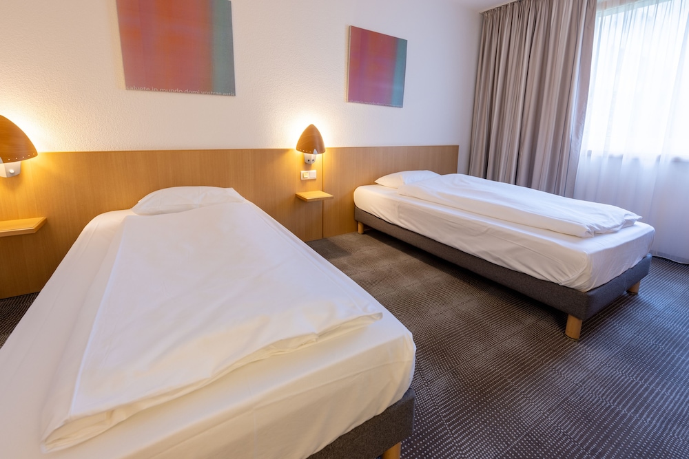 Habitación estándar con cama TWIN del hotel Novotel Düsseldorf City West. Foto 3