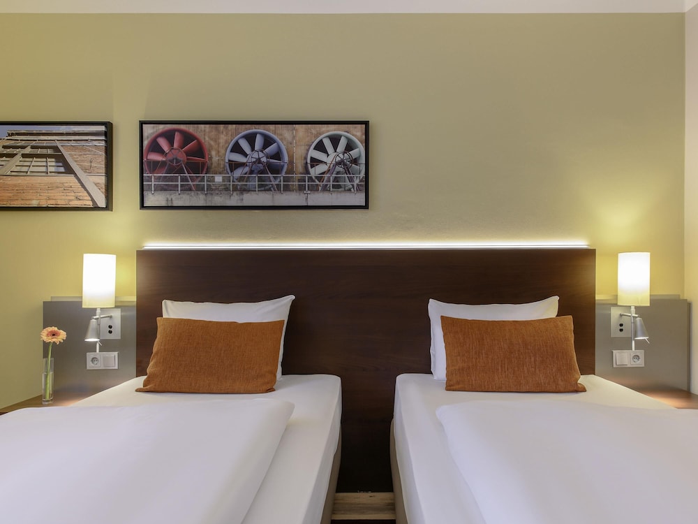 Habitación Standard con 2 camas individuales del hotel Mercure Duisburg City. Foto 3