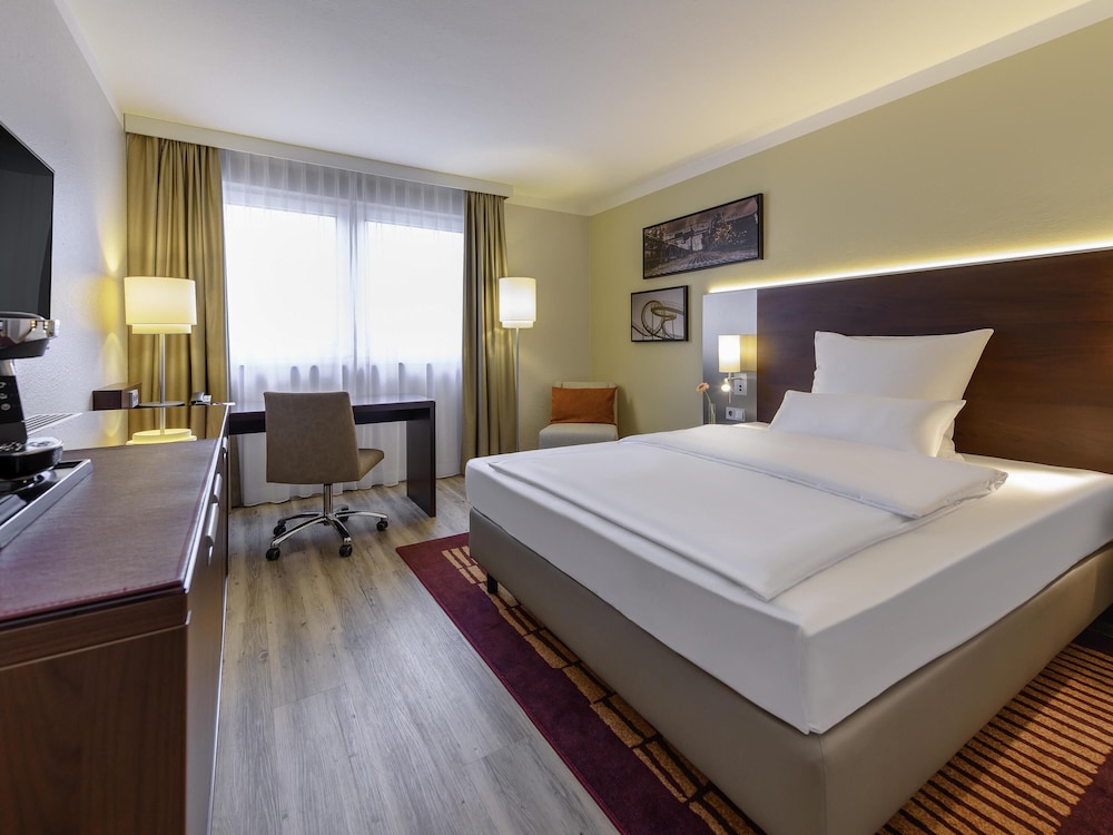 Habitación Standard con 1 cama de matrimonio del hotel Mercure Duisburg City. Foto 1