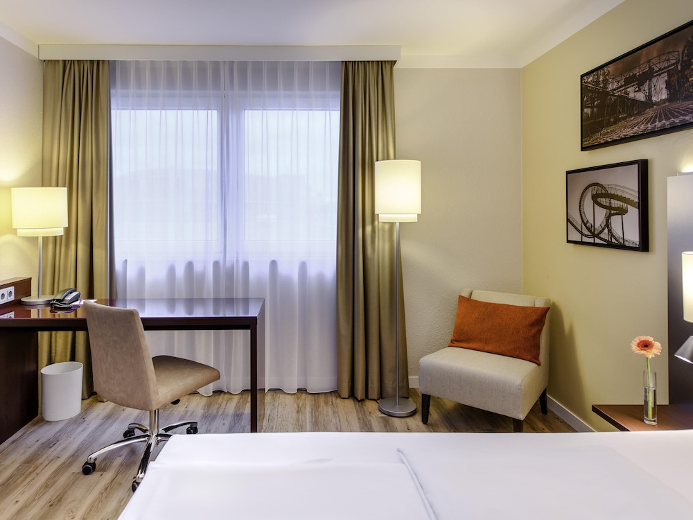 Habitación Standard con 1 cama de matrimonio del hotel Mercure Duisburg City. Foto 3