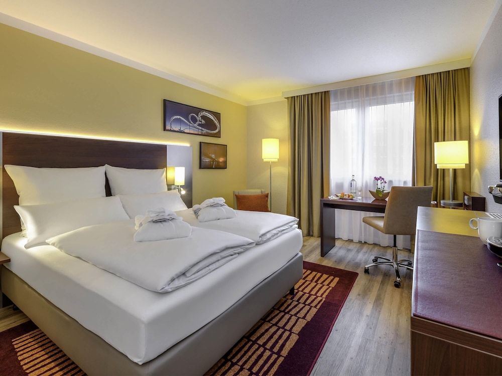 Habitación Privilege con cama de matrimonio del hotel Mercure Duisburg City
