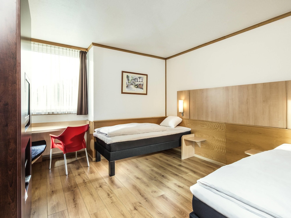 Habitación estándar con 2 camas individuales del hotel Ibis Eisenach. Foto 3