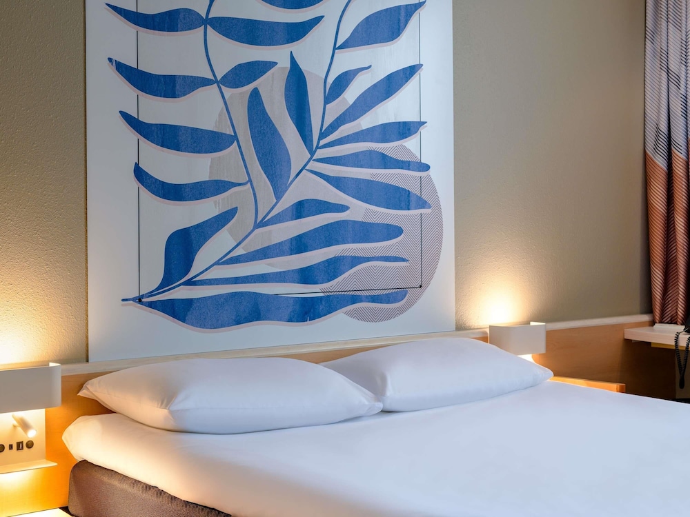 Habitación estándar con 2 camas individuales del hotel Ibis Heilbronn City. Foto 5